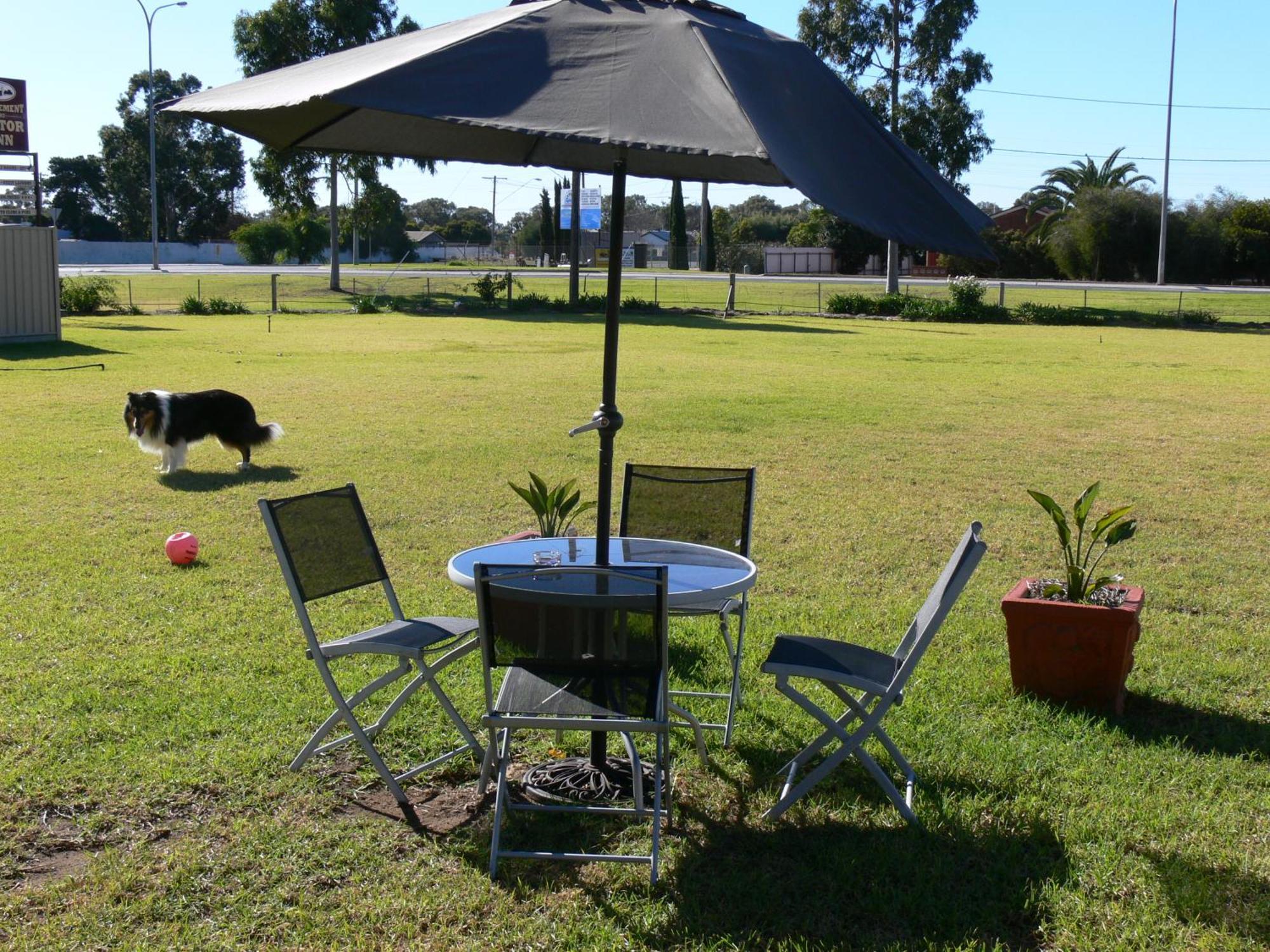 Settlement Motor Inn Deniliquin Exterior foto