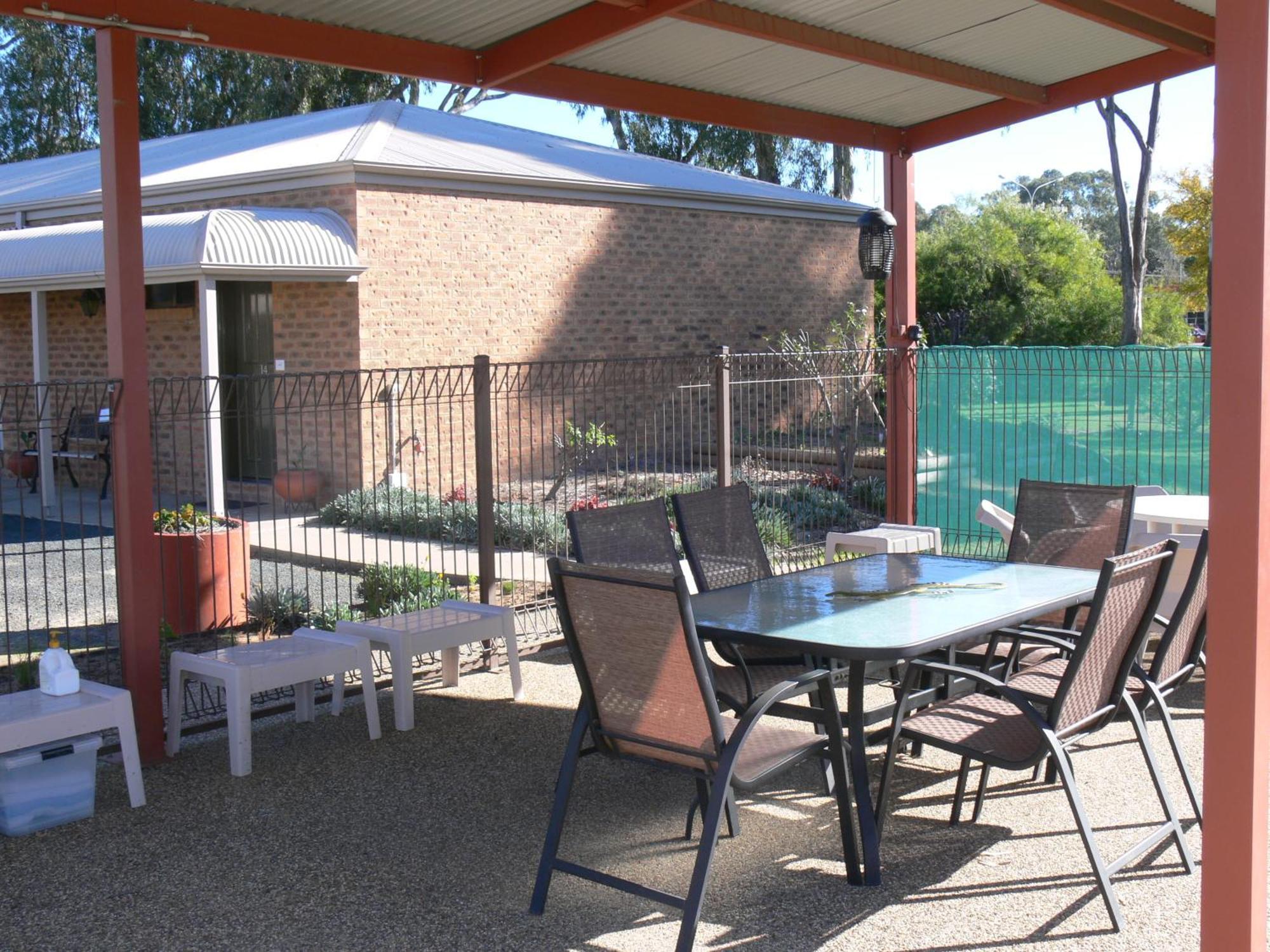 Settlement Motor Inn Deniliquin Exterior foto