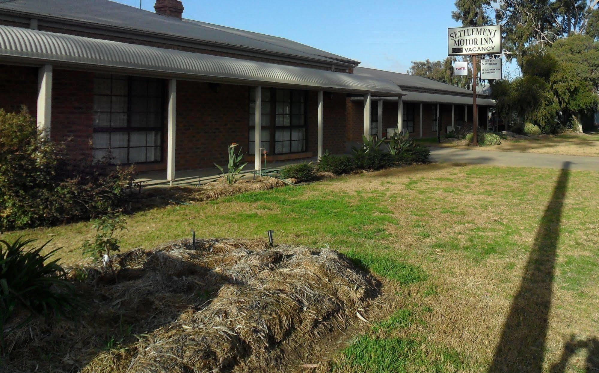 Settlement Motor Inn Deniliquin Exterior foto