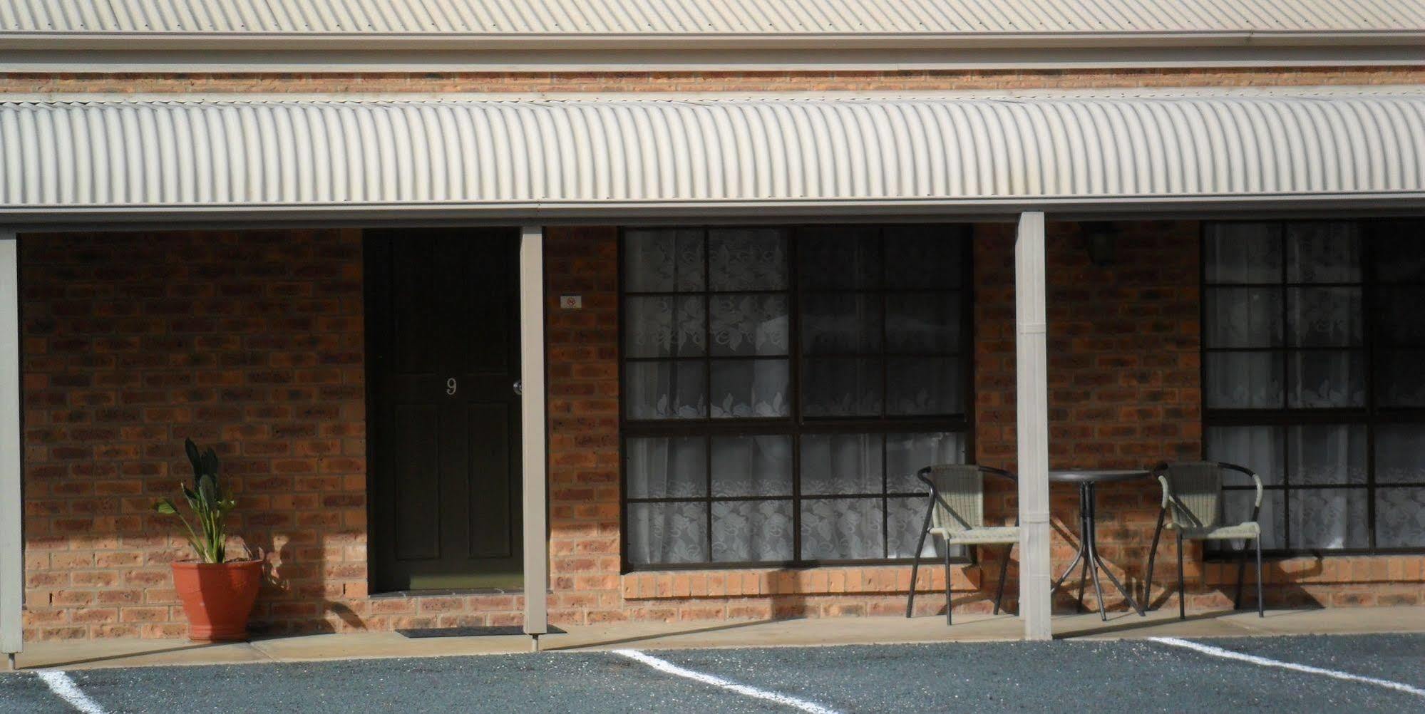 Settlement Motor Inn Deniliquin Exterior foto