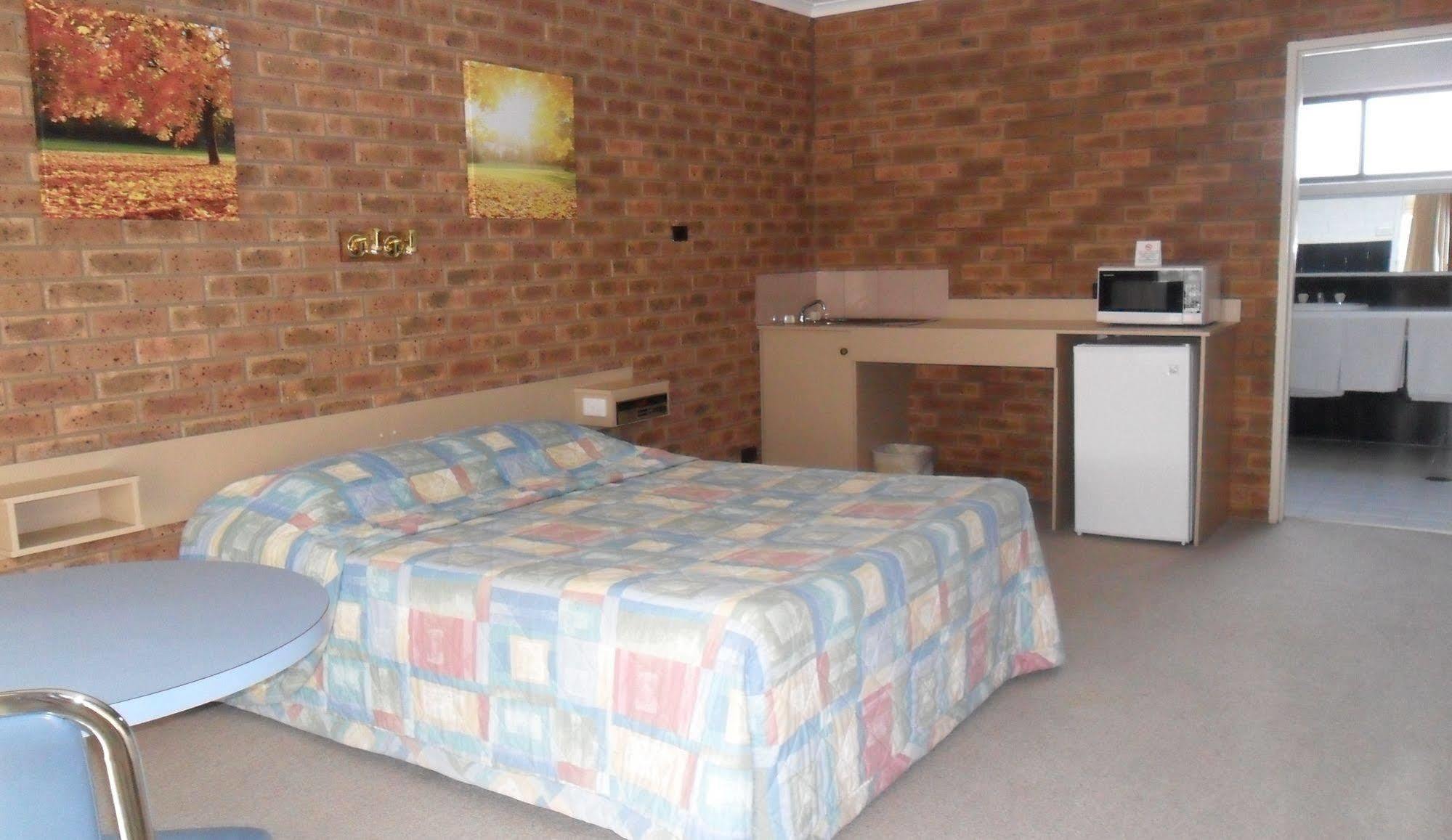 Settlement Motor Inn Deniliquin Exterior foto
